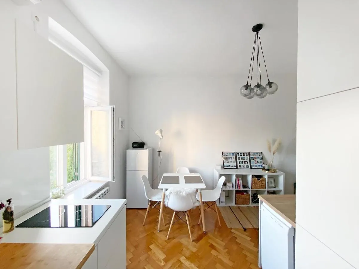 Bright Apartment 45M2 - Free Parking - Wifi Rijeka