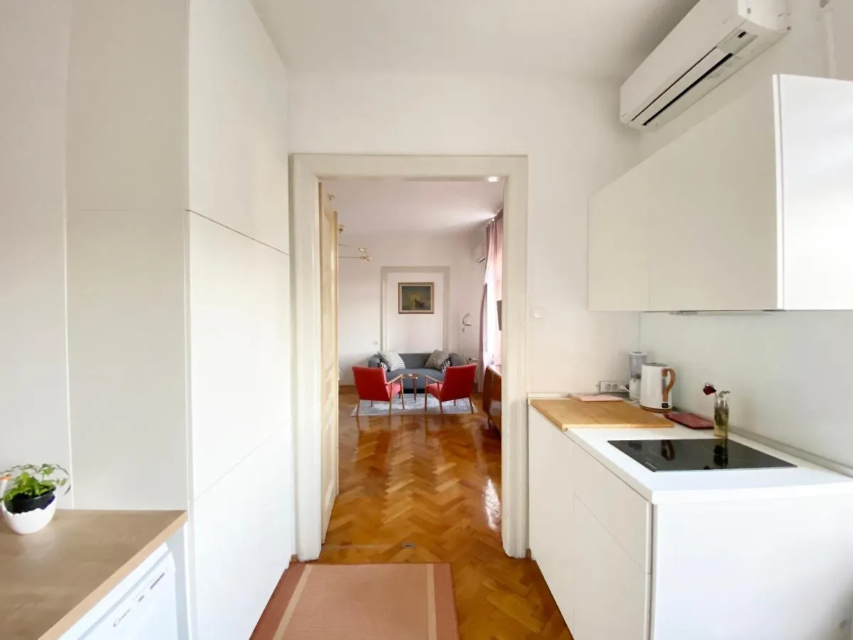Bright Apartment 45M2 - Free Parking - Wifi Rijeka
